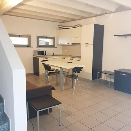 Tra E Montagna Casa Ideale Лекко