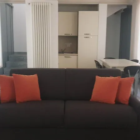 Tra E Montagna Casa Ideale Лекко
